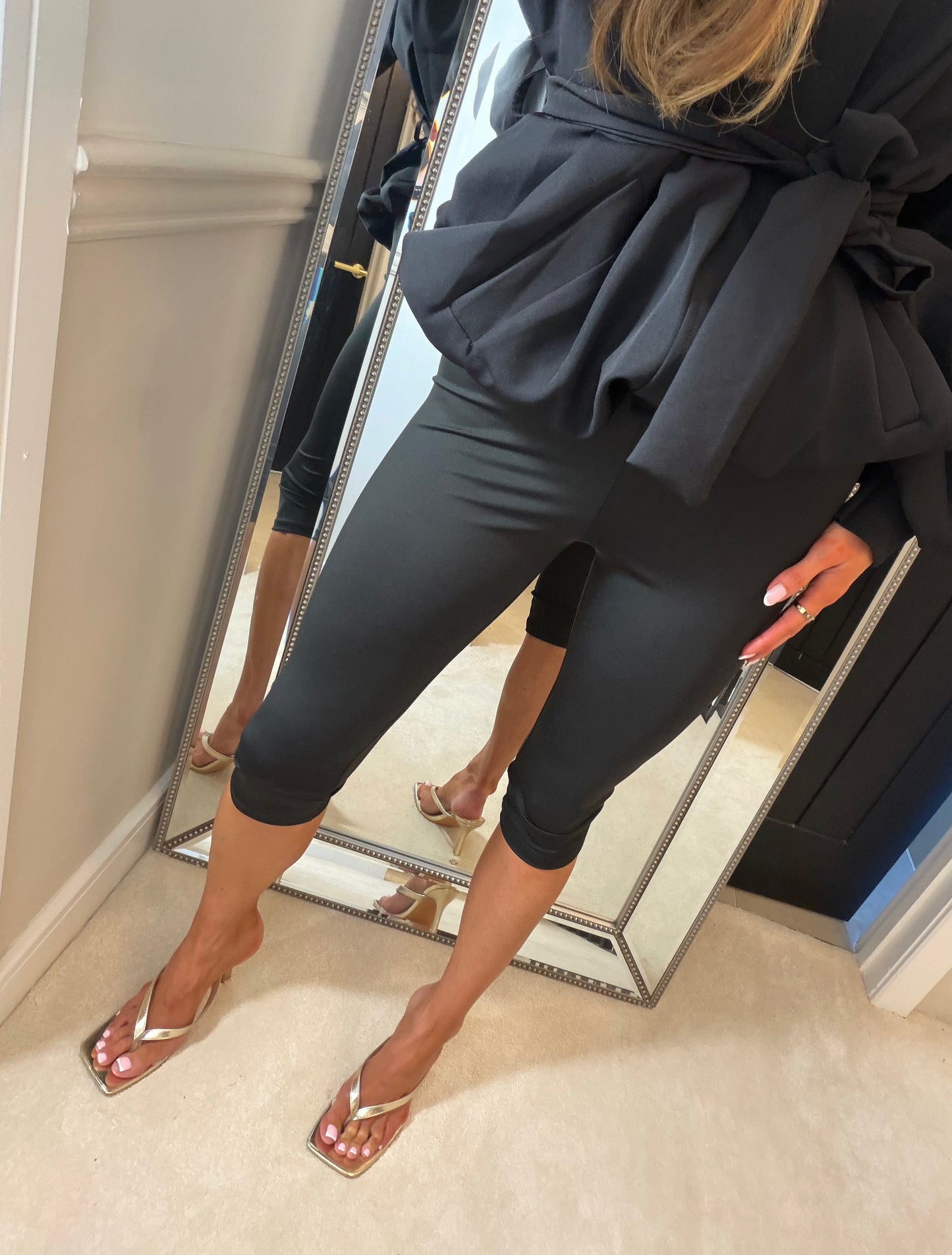 Black capris