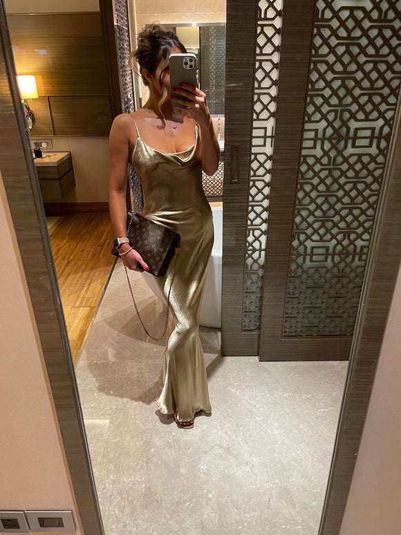 ‘𝐿𝒾𝓁𝓁𝒾𝑒’ Gold Maxi Dress
