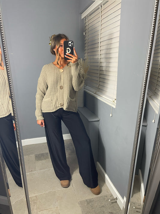 '𝒩𝑒𝓋𝑒' Knit Cardigan (Mocha)