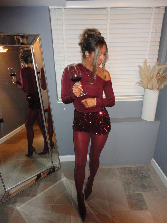 '𝐵𝑜𝓃𝓃𝒾𝑒' Burgundy Sequin Shorts