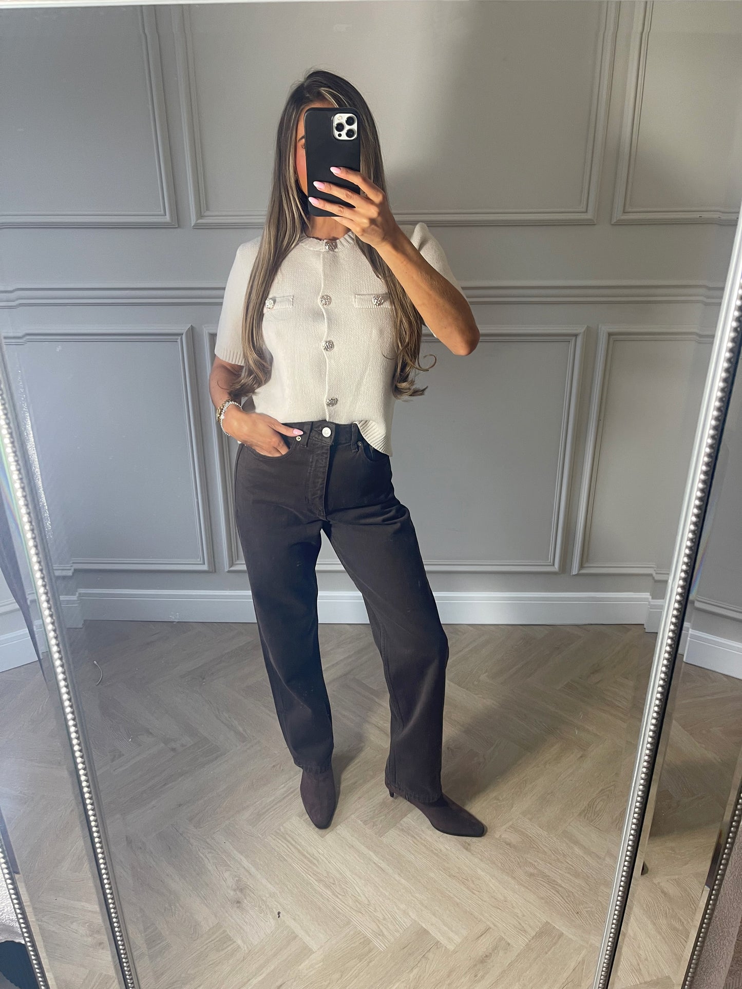 Beige cropped sleeve jumper with gold buttons