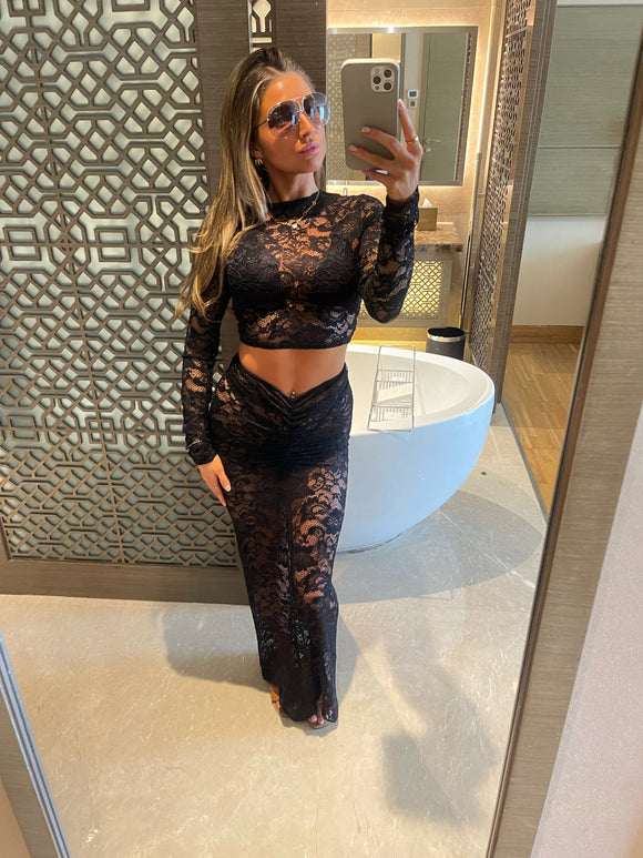 ‘𝒮𝑜𝓅𝒽𝒾𝒶’ black lace skirt co ord