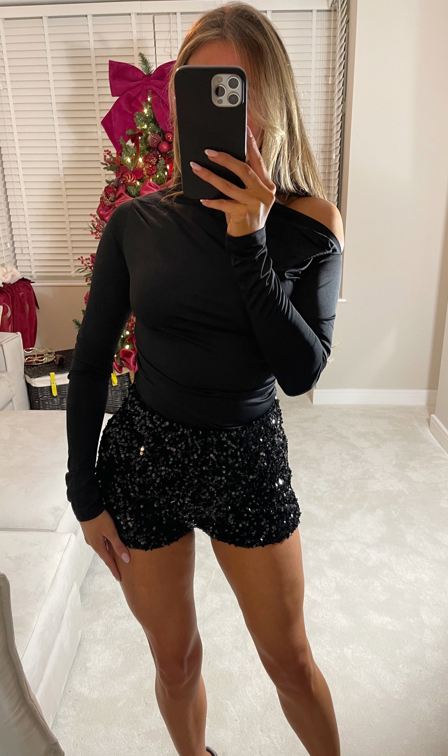 '𝐵𝑒𝓁𝓁𝑒' Top (Black)