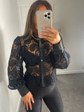 ‘𝑀𝒶𝒹𝒹𝒾𝓈𝑜𝓃’ lace blouse